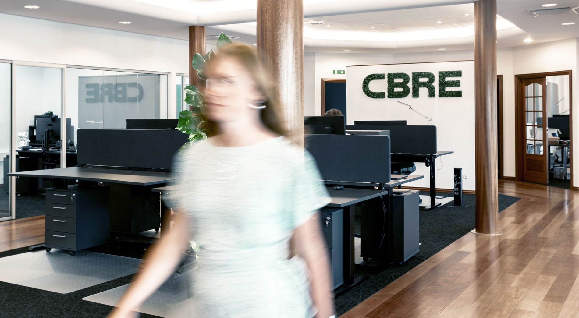 CBRE medarbejder arbejder på kontoret i Aalborg